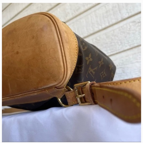 LOUIS VUITTON Moyen Montsouris Monogram Eclipse Drawstring Backpack - Picture 2 of 9